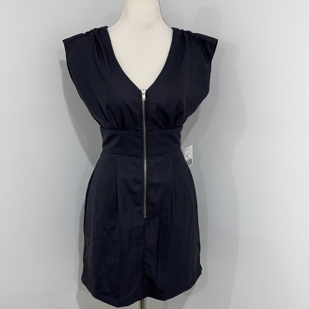 🎉5️⃣ for 2️⃣5️⃣ 🎉
NWT F21 gray business dress